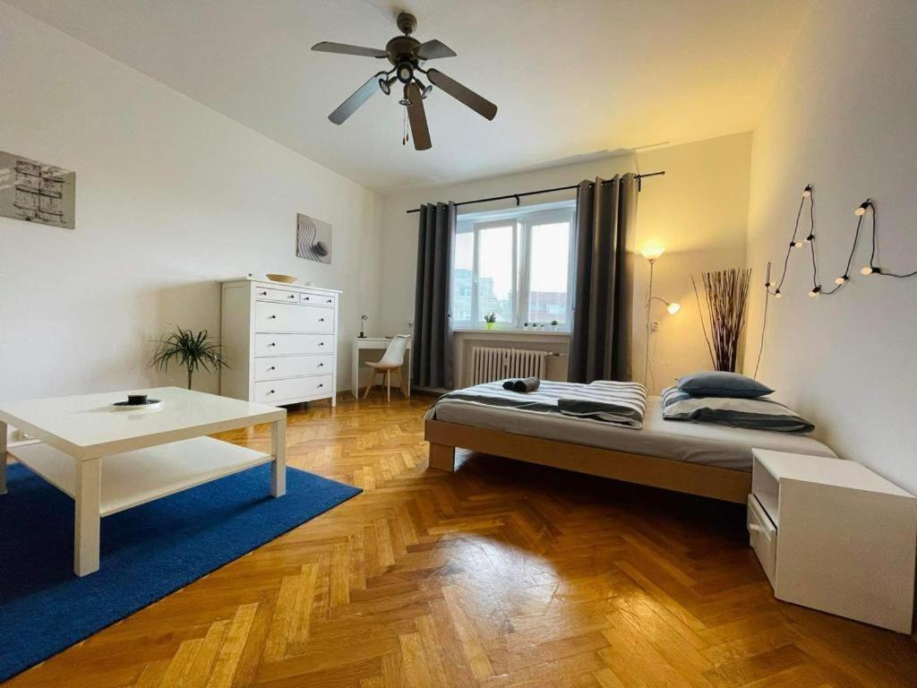 Lovely 2Bdr In Center, Wifi & Self-Check In Bratislava Exterior photo