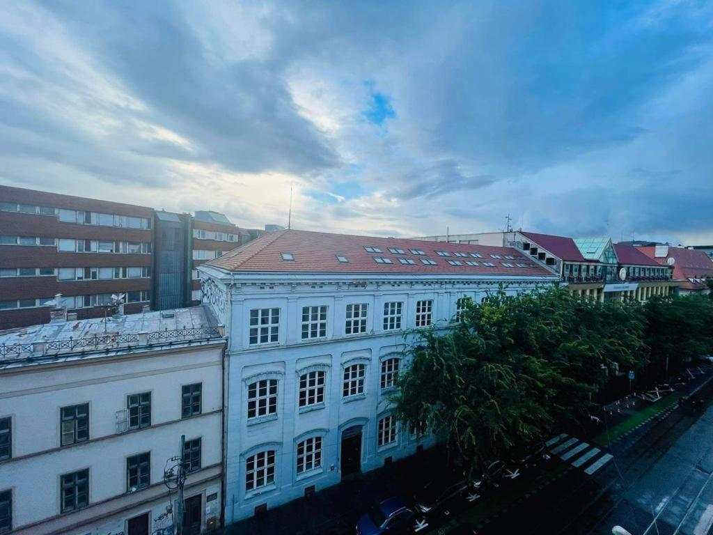 Lovely 2Bdr In Center, Wifi & Self-Check In Bratislava Exterior photo