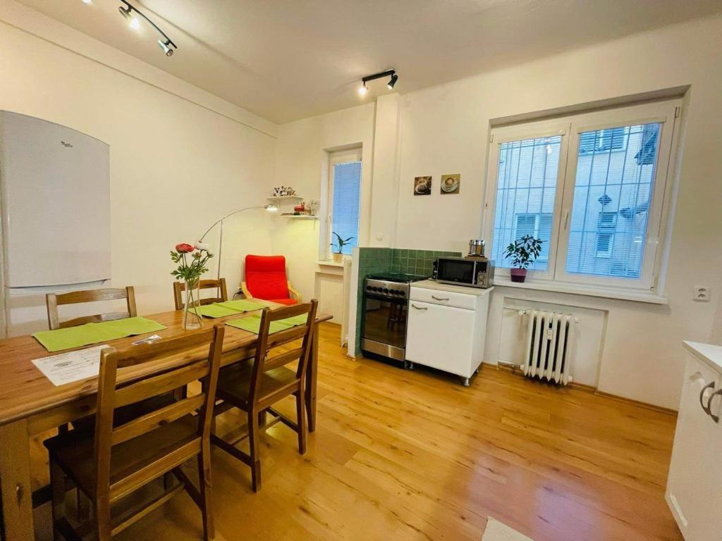 Lovely 2Bdr In Center, Wifi & Self-Check In Bratislava Exterior photo